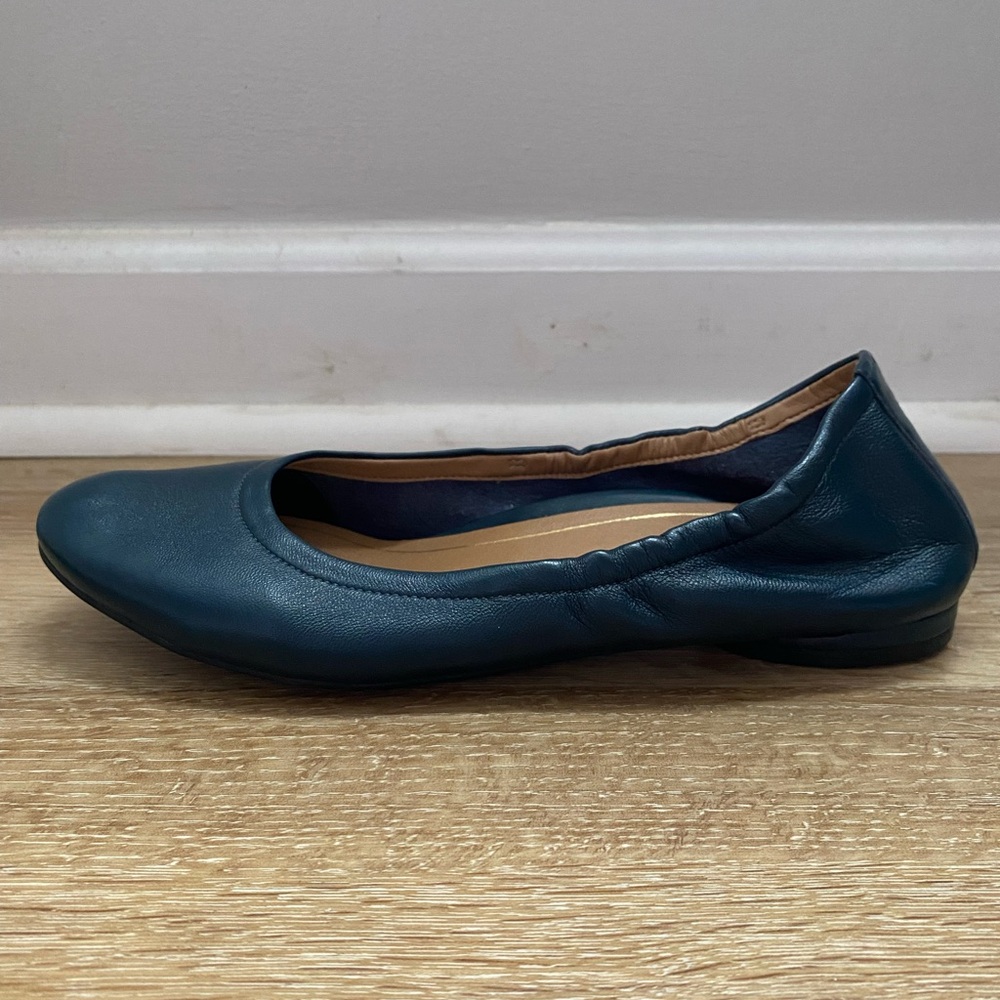 Vionic Caroll Ballet Flats with Elastic Detailing for Comfort in Navy Blue - Picture 6 of 11